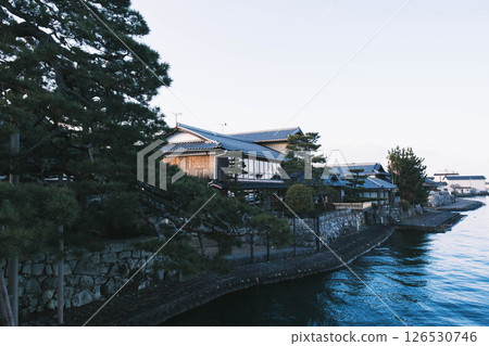 [萬月寺浮見堂] 歷史悠久的寺院境內風景 126530746