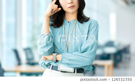 善於思考的女性/女商人 善於思考的女性/女商人 126532350