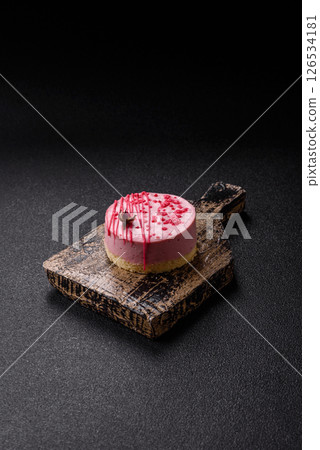 Sweet round tart cheesecake with raspberries or strawberries Sweet round tart cheesecake with raspberries or strawberries 126534181