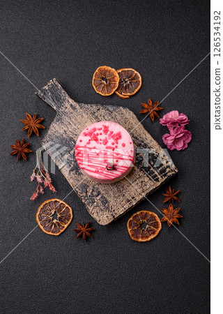 Sweet round tart cheesecake with raspberries or strawberries Sweet round tart cheesecake with raspberries or strawberries 126534192