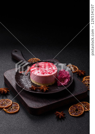 Sweet round tart cheesecake with raspberries or strawberries 126534197