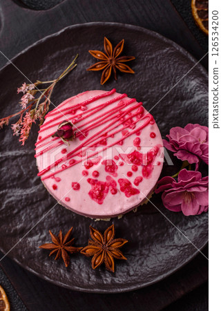 Sweet round tart cheesecake with raspberries or strawberries 126534200