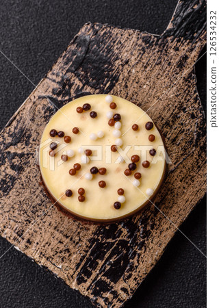 Sweet round tart three chocolates Sweet round tart three chocolates 126534232