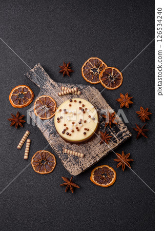 Sweet round tart three chocolates Sweet round tart three chocolates 126534240