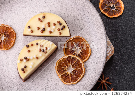 Sweet round tart three chocolates 126534284