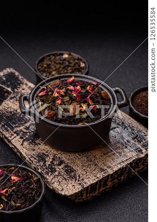Dry tea mix blend black, green and flower petals in bowl 126535584