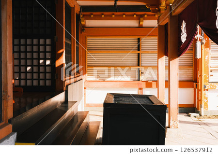 [Sugawara Shrine] Scenery of a historic shrine 126537912