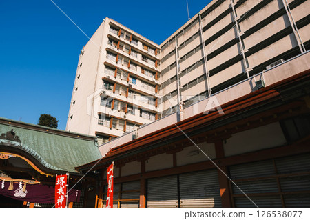 [Sugawara Shrine] Shrine and apartment building 126538077