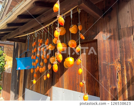 在屋簷的柿餅 在屋簷的柿餅 126538623