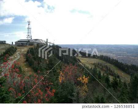 Mountain scenery where the leaves have started to turn autumn Mountain scenery where the leaves have started to turn autumn 126538851