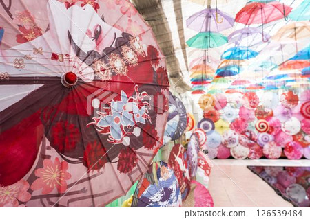 福島縣豬苗代町香草園色彩繽紛的“雨傘天空” 126539484