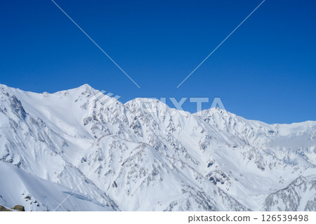 [Northern Alps] Hakuba Sanzan as seen from Happoike Pond in winter 126539498