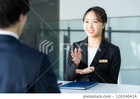 接待處的顧問女士 126540414