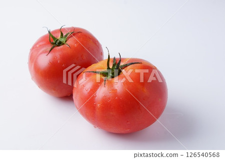 Ripe tomatoes 126540568