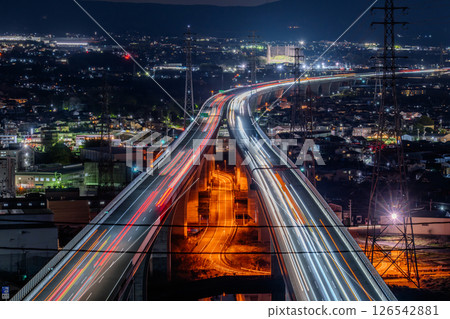 <Shizuoka Prefecture> Night view of the Shin-Tomei Expressway 126542881