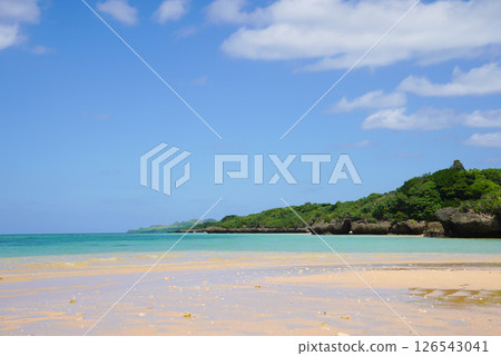 The beautiful sea of Ishigaki Island The beautiful sea of Ishigaki Island 126543041