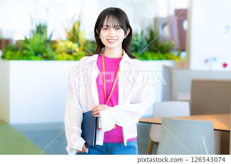 Business woman working in the office 126543074