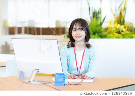 Business woman working in the office Business woman working in the office 126543539