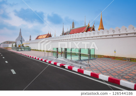 One wall of the inner palace is the Temple of the Emerald Buddha. 126544186