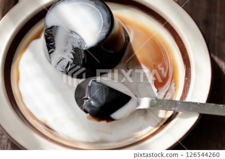 Coffee jelly made with agar and coffee milk 126544260