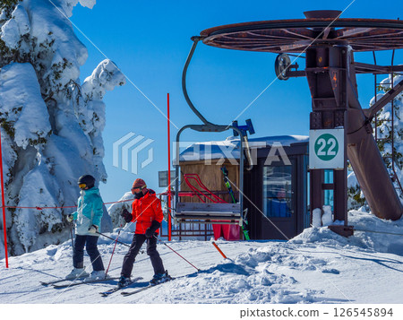 Skiers getting off the lift (Yamagata Prefecture, Zao Onsen Ski Resort, near the Rime-filled Snow Course) 126545894