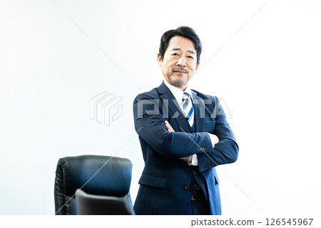 Businessmen with arms 126545967
