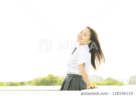 高中女生感受風 126546119