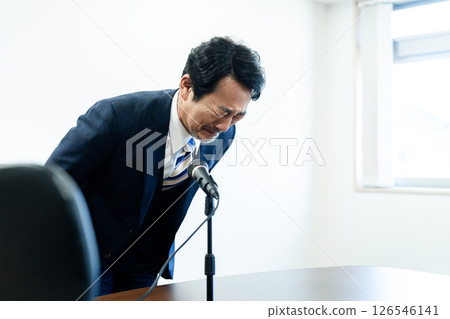 A businessman who apologizes 126546141