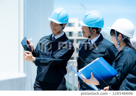 在外地工作的工人 126546606