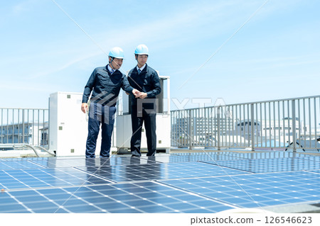 Businessmen in work clothes having a meeting at the site 126546623