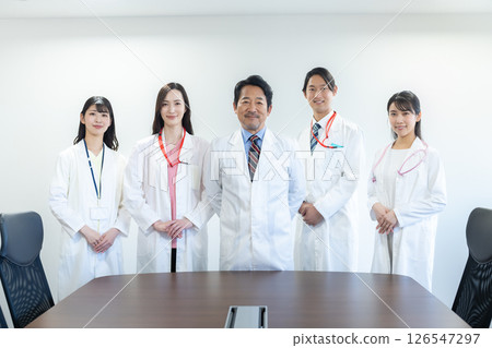 在醫療機構工作的工作人員 126547297