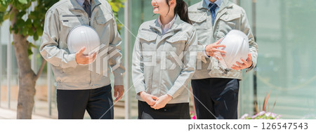 建築業男女工作人員穿著工作服 126547543