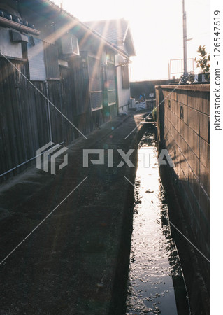 [Hannan Area] A port town illuminated by the beautiful light of the setting sun 126547819