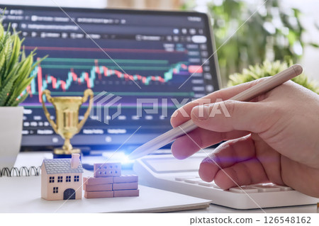 Analyzing real estate investment with digital tools Analyzing real estate investment with digital tools 126548162