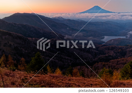 Mt. Fuji and the Large Bodhisattva Lake seen from the Bossa Ridge Mt. Fuji and the Large Bodhisattva Lake seen from the Bossa Ridge 126549103