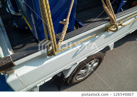 Secure the cargo in a light truck with rope Secure the cargo in a light truck with rope 126549867