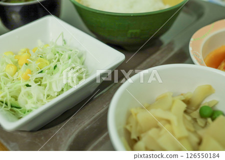 Low-calorie, low-sodium hospital food (rice, salad, simmered bamboo shoots) Low-calorie, low-sodium hospital food (rice, salad, simmered bamboo shoots) 126550184