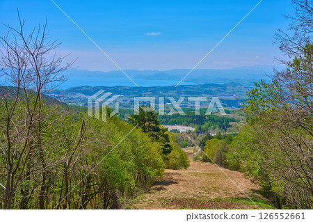 Spring view of the south side from Mount Bandai Gold Line (Sankodai) in Bandai Town, Fukushima Prefecture (Lake Inawashiro, Inawashiro Town, Bandai Town, etc.) 126552661