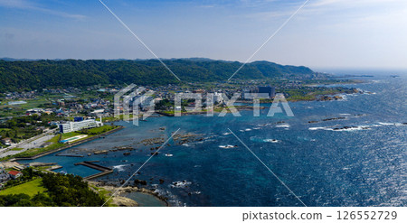 千葉縣房總半島南部的海岸線和海濱街道(鳥瞰圖) 千葉縣房總半島南部的海岸線和海濱街道(鳥瞰圖) 126552729