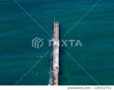 從正上方拍攝的原岡碼頭（南房總市）的空拍照片 126552731