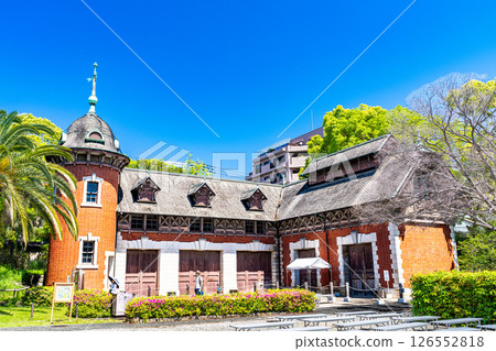 Scenery of Sorakuen in early summer. Former Kodera stables, a nationally designated important cultural property. Chuo-ku, Kobe City, Hyogo Prefecture. 126552818