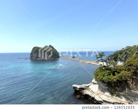 Dogashima Sanshiro Island Tombolo 126552835
