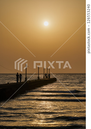 Haraoka Pier with lights on at dusk (Boso Peninsula, Chiba Prefecture) Haraoka Pier with lights on at dusk (Boso Peninsula, Chiba Prefecture) 126553240
