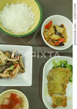 Low-calorie, low-sodium hospital food (rice, sauteed pork, stir-fried bamboo shoots with oyster sauce, eggplant salad, cocktail jelly) Low-calorie, low-sodium hospital food (rice, sauteed pork, stir-fried bamboo shoots with oyster sauce, eggplant salad, cocktail jelly) 126553349