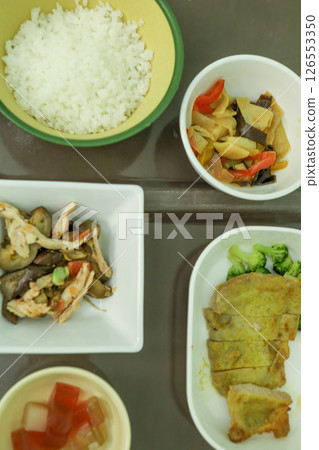 Low-calorie, low-sodium hospital food (rice, sauteed pork, stir-fried bamboo shoots with oyster sauce, eggplant salad, cocktail jelly) Low-calorie, low-sodium hospital food (rice, sauteed pork, stir-fried bamboo shoots with oyster sauce, eggplant salad, cocktail jelly) 126553350