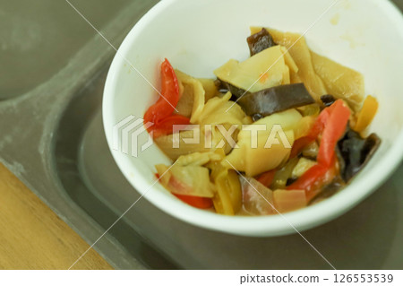Low-calorie, low-sodium hospital food (stir-fried bamboo shoots and vegetables with oyster sauce) Low-calorie, low-sodium hospital food (stir-fried bamboo shoots and vegetables with oyster sauce) 126553539
