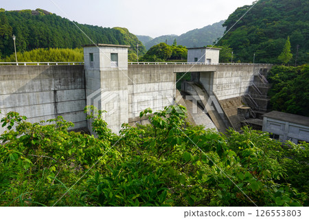 Tsuzura Dam (concrete gravity dam) Tsuzura Dam (concrete gravity dam) 126553803