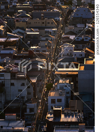 日落時分荒川區的住宅區與電力線景觀 126554340