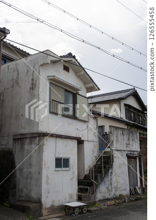An old and very beautiful building in Murozu, Tatsuno City, Hyogo Prefecture, Japan An old and very beautiful building in Murozu, Tatsuno City, Hyogo Prefecture, Japan 126555458