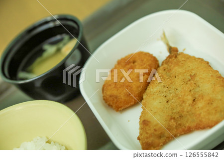 Low-calorie, low-sodium hospital food (rice, fried horse mackerel and croquettes, miso soup) Low-calorie, low-sodium hospital food (rice, fried horse mackerel and croquettes, miso soup) 126555842